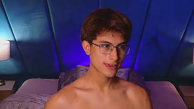 Aaron_Eze Chat XXX in diretta