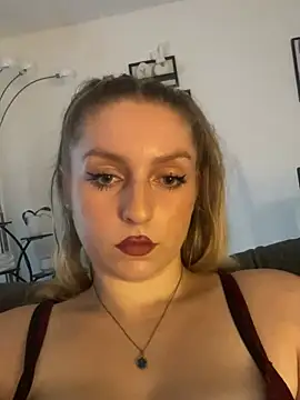 KiraBloom66 webcam show