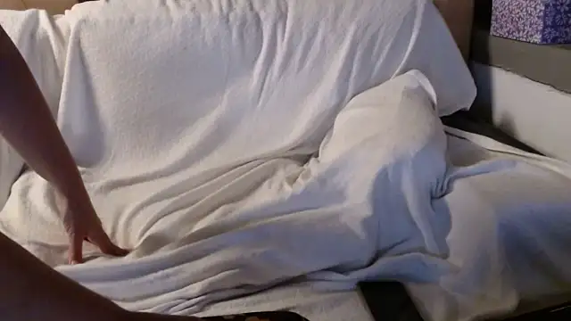 BeachyMilf's Live XXX Chat