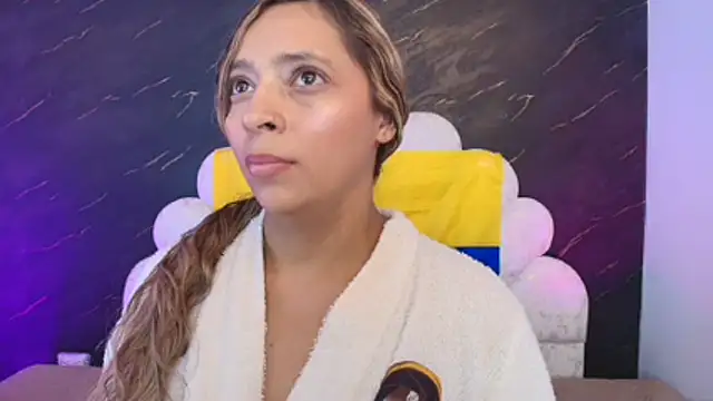 Chat +18 de _MiaBrown_ ao vivo