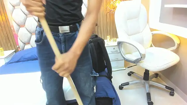 Chat +18 de Colby_driscoll ao vivo