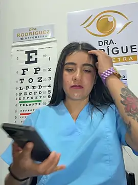 Chat +18 de CAROLINE__07 ao vivo