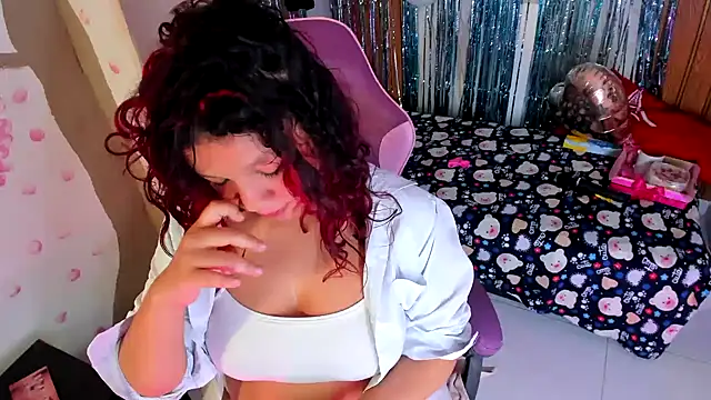 Emily_Coper18 Live XXX-Chat