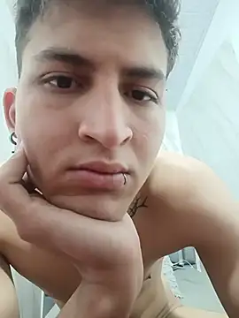 دردشة Axel_Romanov الجنسية المباشرة