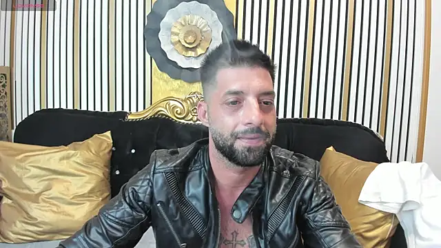 XXX chat uživo modela TommyDum