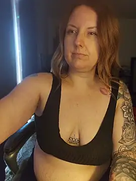 Chat +18 de TattedMamaXOXO ao vivo
