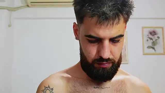 Chatroom XXX en direct de HairyRobxxx