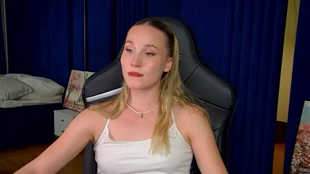 Chat +18 de ElaraVoltage ao vivo