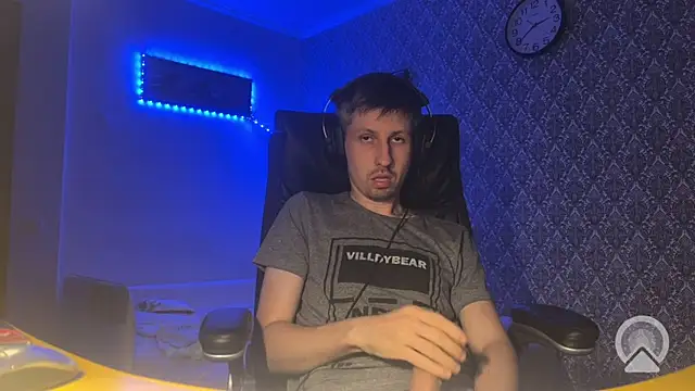 Aki-Laky Adlı Modelin Canlı XXX Sohbeti