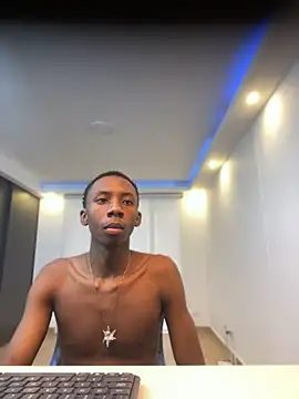 milo018 Live XXX-Chat
