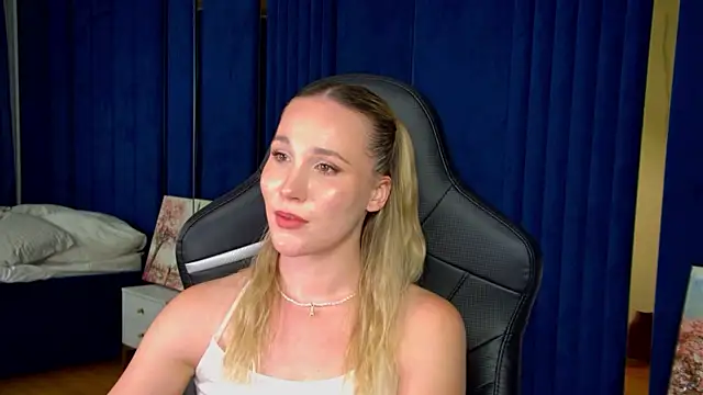 ElaraVoltage's Live XXX Chat