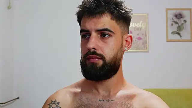 Show modela HairyRobxxx na web-kameri