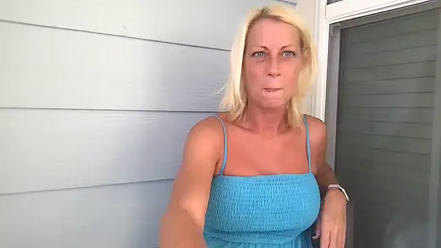 Chatroom XXX en direct de TiffaneyLove