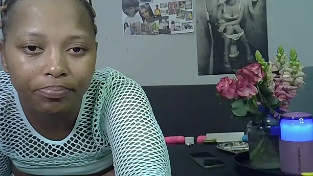 CurvySnowflakes live XXX chat