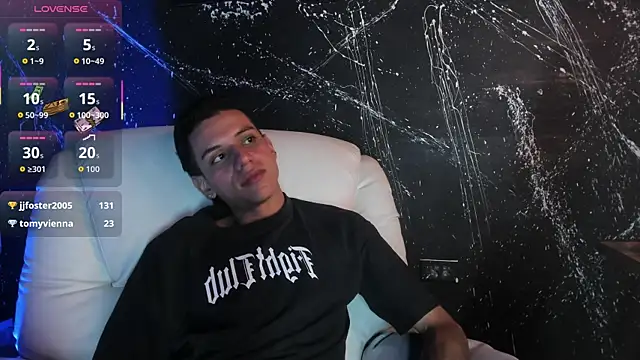 צ'אט XXX בשידור חי של MathewAdamss