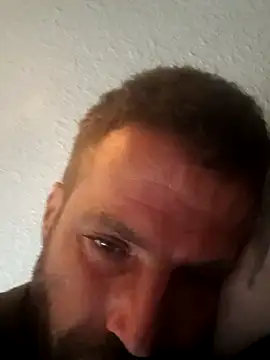Travis212121 webkamerás műsora