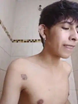 julian_xx Adlı Modelin Canlı XXX Sohbeti