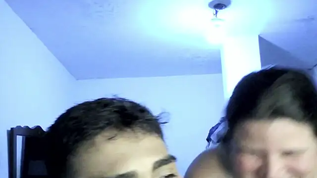 Estrella_4 Chat XXX in diretta