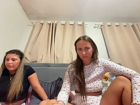 PrinnyJay114 élő XXX-chatje