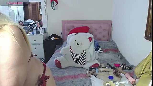 lucy_belle_bm Adlı Modelin Canlı XXX Sohbeti