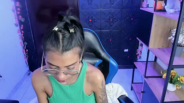 Živý XXX chat KarlaSlutSkinny__