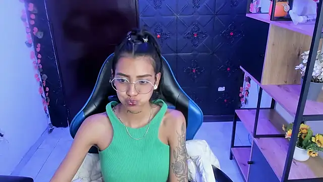 KarlaSlutSkinny__ 现场XXX聊天
