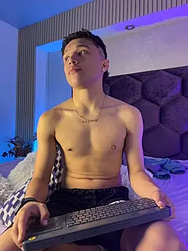 Dominik_Souza Adlı Modelin Canlı XXX Sohbeti