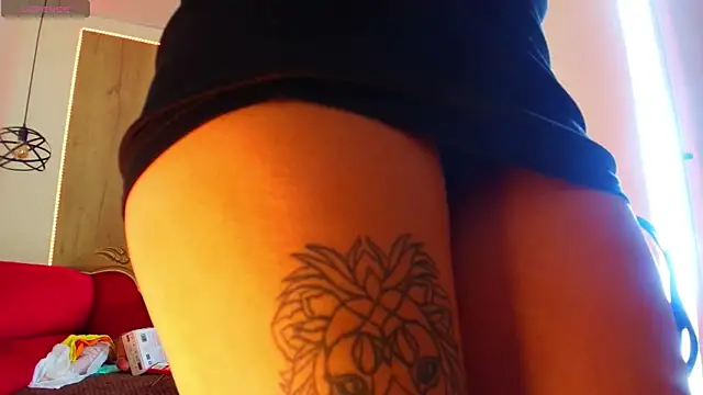 Ey_Im_simone_ Chat XXX in diretta