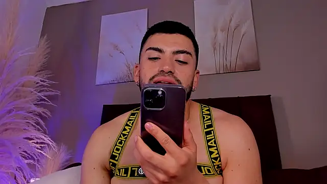Alexander_Diazz Show in webcam