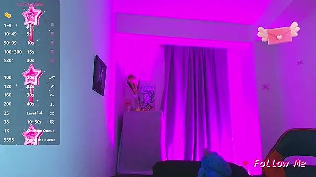 SkylerBennet Show in webcam