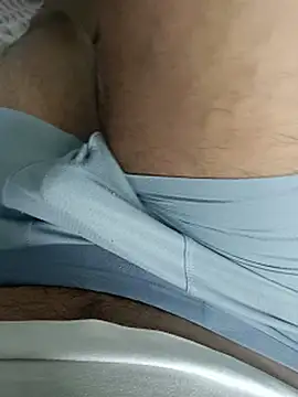 Rocky-badboy_cum4me: διαδικτυακό σόου στην κάμερα