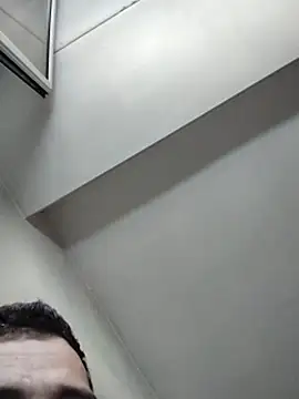 adrieric87 Webcam Show
