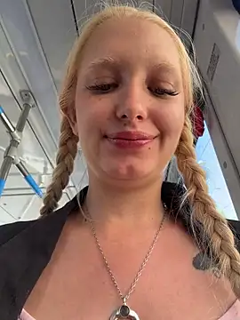 Elfi_InPublic webcam show