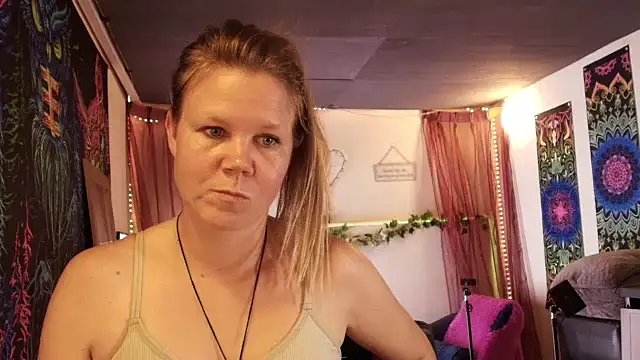 CallMeMaria webcam show