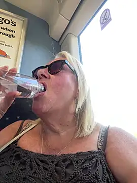 Webkamerová show MoistCurveyChanel