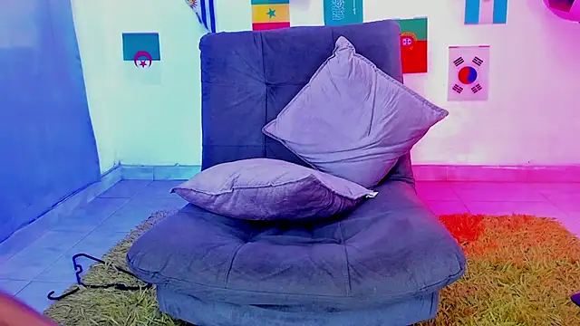 triiangel_latinboy webcam show