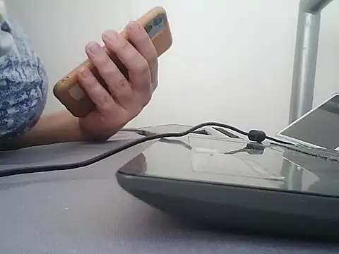 lickthehottie webcam show
