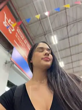 Show modela BellaLeclair_ na web-kameri