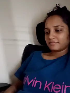 Aalia-Bhattn Webbikameraesitys