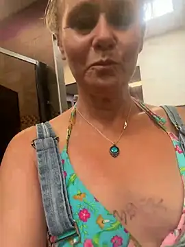 LilMissKaos Show in webcam