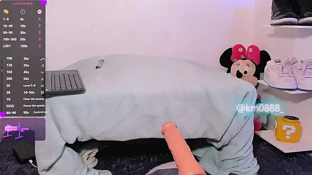 --Kenian Webbikameraesitys