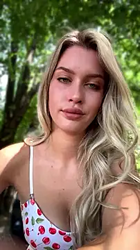 KikiWatson webcam show