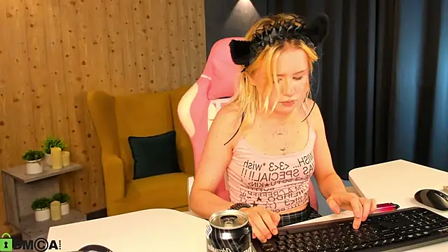 kikipeach XXX чат на живо