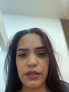 XXX chat uživo modela Sara-77