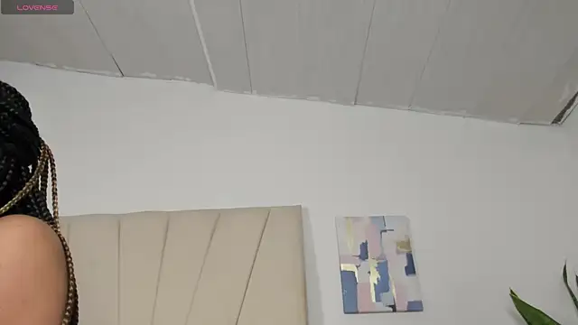 Sophia_Ebony Adlı Modelin Canlı XXX Sohbeti
