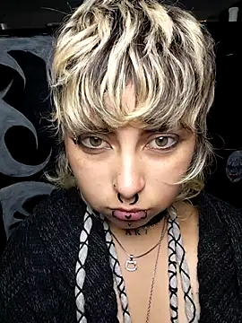 Cute_Chrixxx Adlı Modelin Canlı XXX Sohbeti