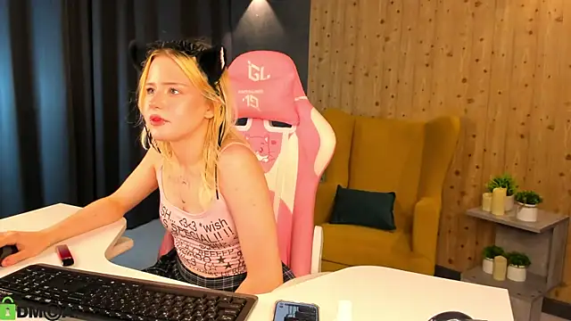 kikipeach Adlı Modelin Canlı XXX Sohbeti