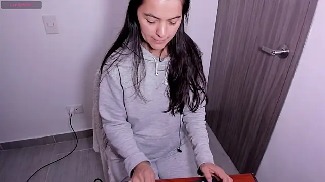 צ'אט XXX בשידור חי של sarasweet_4