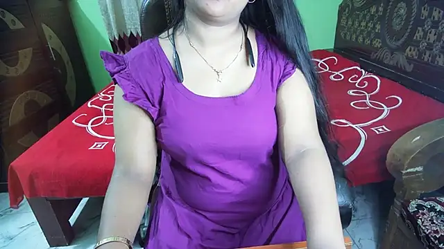 BengaliQueenStar Adlı Modelin Canlı XXX Sohbeti
