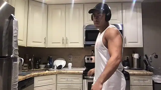 Онлайн чат XXX BigGuyMuscle